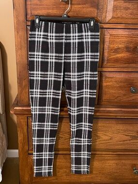 Slim factor by Investments Black & White with Red Plaid Leggings